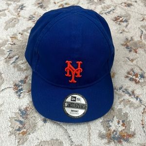 SOLD Mets cap, orange/blue, 0-2 years